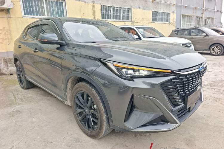 Used CHANGAN OSHAN X5 PLUS 2023 Revised 1.5T DCT Pioneer Edition Front Right 45 Deg
