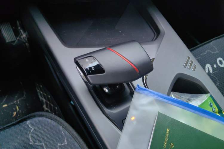Used CHANGAN OSHAN X5 PLUS 2023 Revised Version 1.5T DCT Navigation Edition Gear Lever