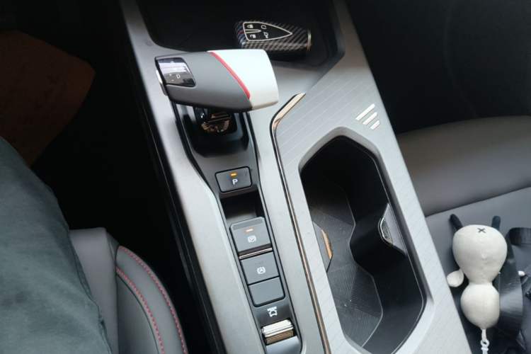 Used CHANGAN OSHAN X5 PLUS 2023 1.5T DCT Excellence Edition Gear Lever