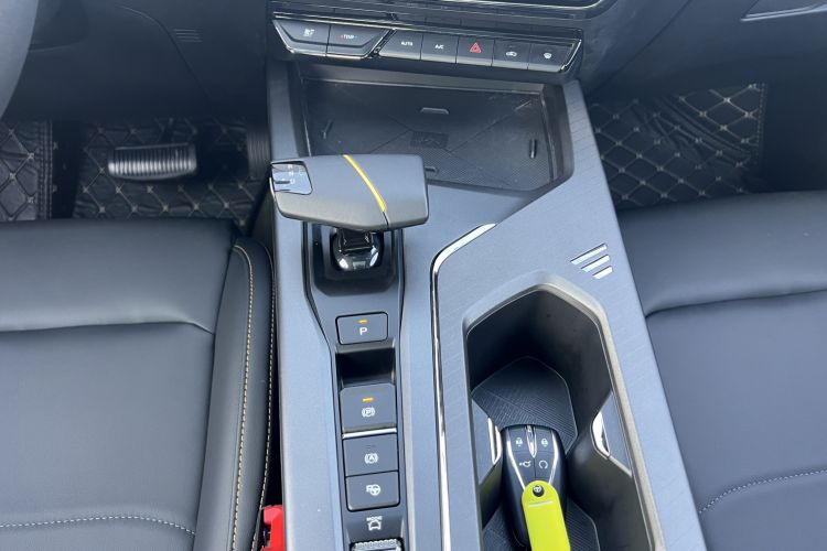 Used CHANGAN OSHAN X5 PLUS 2023 1.5T DCT Smart & Fun AI Edition Gear Lever