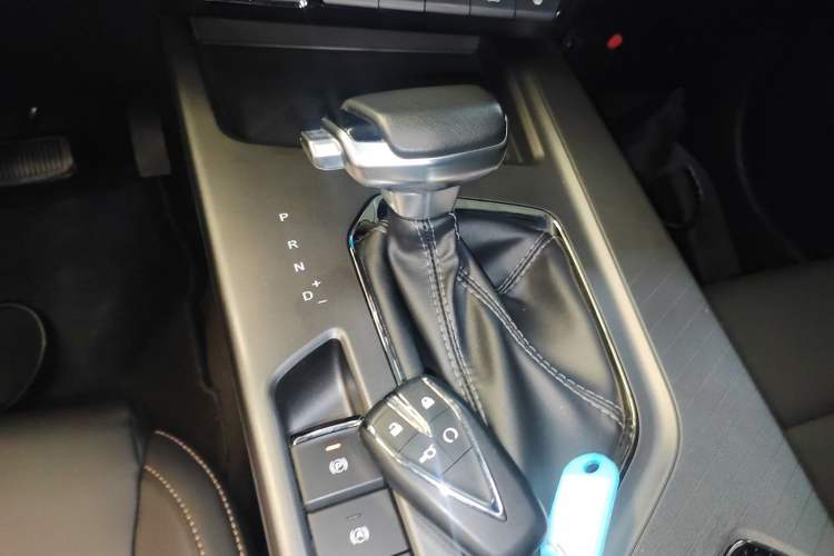 Used CHANGAN OSHAN X5 PLUS 2023 Revised 1.5T DCT Pioneer Edition Gear Lever