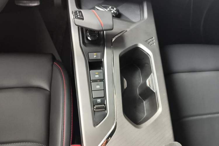 Used CHANGAN OSHAN X5 PLUS 2023 1.5T DCT Navigation Edition Gear Lever