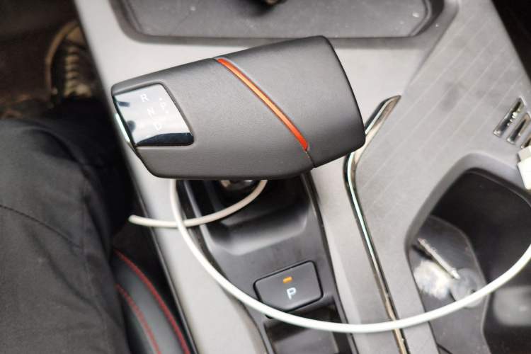 Used CHANGAN OSHAN X5 PLUS 2023 1.5T DCT Navigation Edition Gear Lever