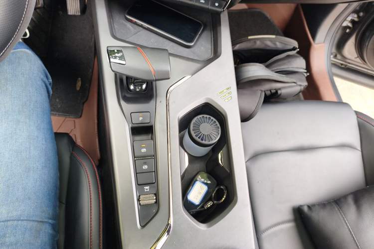 Used CHANGAN OSHAN X5 PLUS 2023 Revised Version 1.5T DCT Navigation Edition Gear Lever