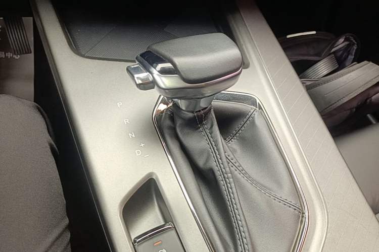 Used CHANGAN OSHAN X5 PLUS 2023 Revised 1.5T DCT Pioneer Edition Gear Lever