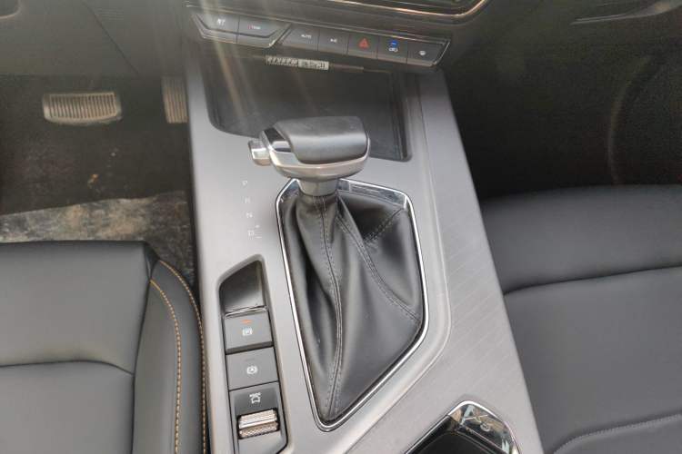 Used CHANGAN OSHAN X5 PLUS 2023 Revised 1.5T DCT Pioneer Edition Gear Lever