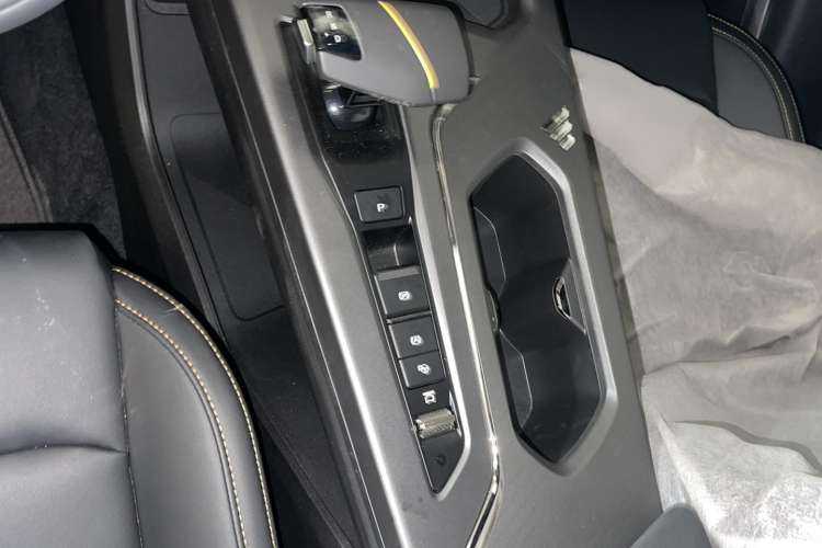 Used CHANGAN OSHAN X5 PLUS 2023 1.5T DCT Smart & Fun AI Edition Gear Lever