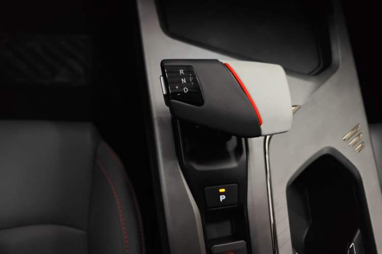 Used CHANGAN OSHAN X5 PLUS 2023 1.5T DCT Navigation Edition Gear Lever