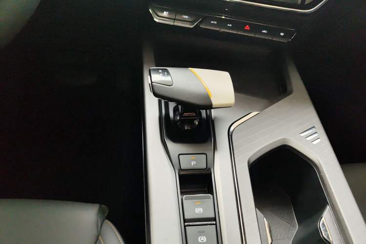 Used CHANGAN OSHAN X5 PLUS 2023 1.5T DCT Excellence Edition Gear Lever