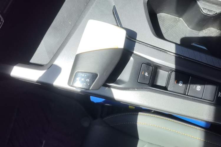 Used CHANGAN OSHAN X5 PLUS 2023 1.5T DCT Excellence Edition Gear Lever