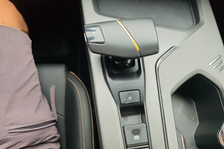 Used CHANGAN OSHAN X5 PLUS 2023 1.5T DCT Excellence Edition Gear Lever