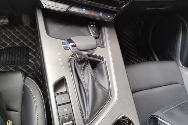 Used CHANGAN OSHAN X5 PLUS 2023 Revised 1.5T DCT Pioneer Edition Gear Lever