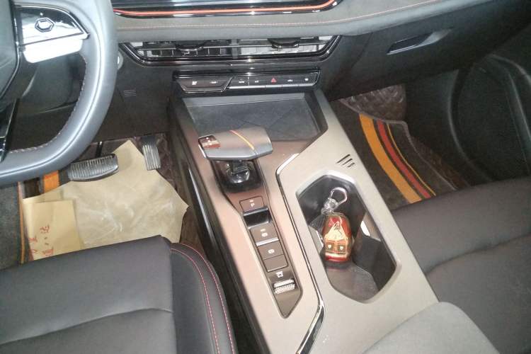 Used CHANGAN OSHAN X5 PLUS 2023 Revised Version 1.5T DCT Navigation Edition Gear Lever