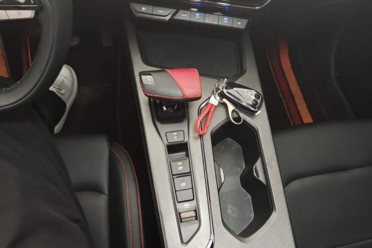 Used CHANGAN OSHAN X5 PLUS 2023 1.5T DCT Navigation Edition Gear Lever