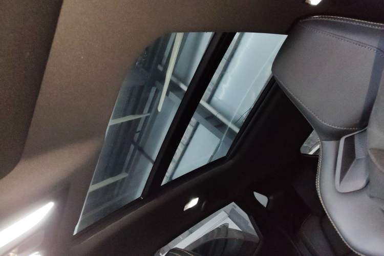 Used CHANGAN OSHAN X5 PLUS 2023 Revised 1.5T DCT Pioneer Edition Headliner