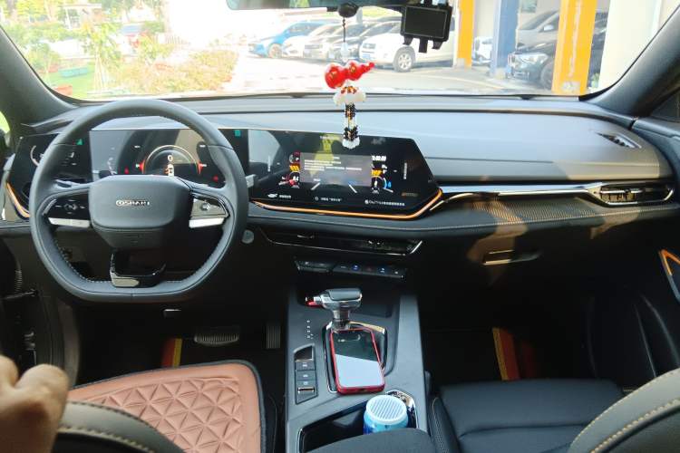 Used CHANGAN OSHAN X5 PLUS 2023 Revised 1.5T DCT Pioneer Edition Interior 2