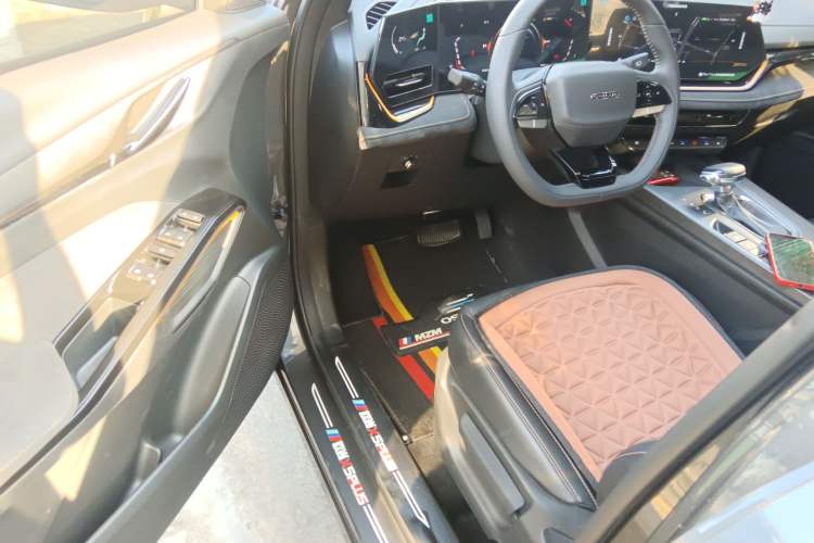 Used CHANGAN OSHAN X5 PLUS 2023 Revised 1.5T DCT Pioneer Edition Interior 3