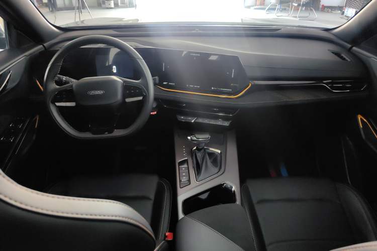 Used CHANGAN OSHAN X5 PLUS 2023 Revised 1.5T DCT Pioneer Edition Interior 3