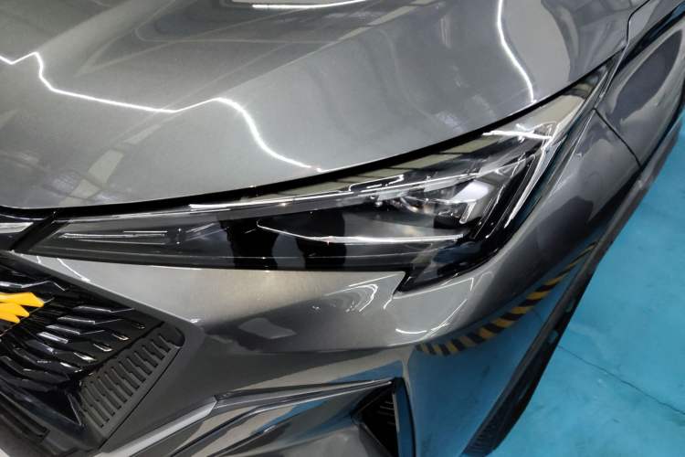 Used CHANGAN OSHAN X5 PLUS 2023 Revised 1.5T DCT Pioneer Edition Left Front Headlight