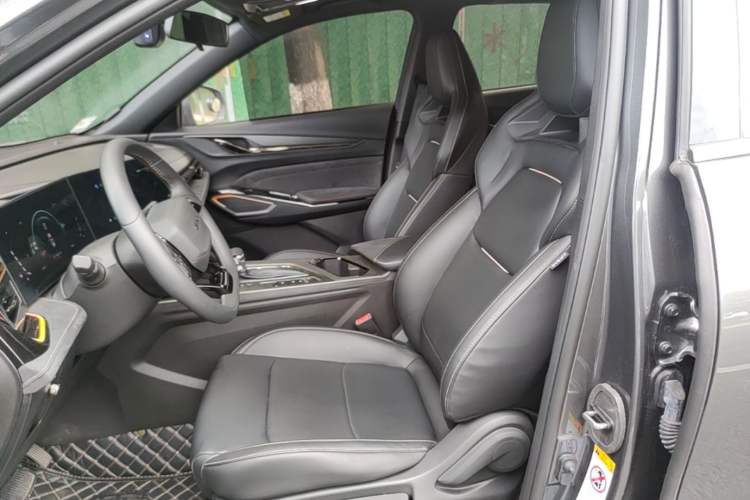 Used CHANGAN OSHAN X5 PLUS 2023 Revised 1.5T DCT Pioneer Edition Left Front Seat
