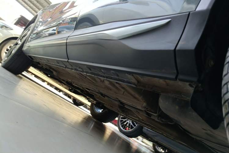 Used CHANGAN OSHAN X5 PLUS 2023 1.5T DCT Excellence Edition Left Side Sill