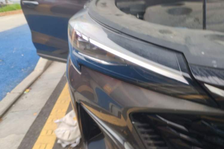 Used CHANGAN OSHAN X5 PLUS 2023 1.5T DCT Pioneer Edition Right Front Headlight
