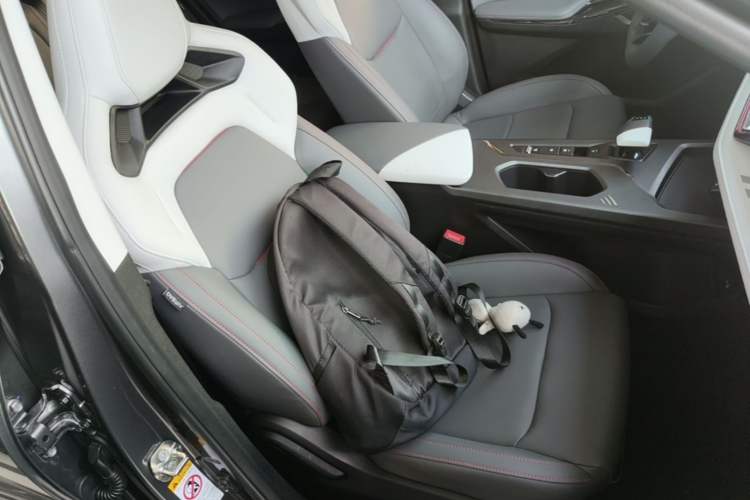Used CHANGAN OSHAN X5 PLUS 2023 1.5T DCT Excellence Edition Right Front Seat