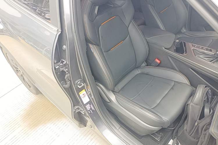Used CHANGAN OSHAN X5 PLUS 2023 Revised 1.5T DCT Pioneer Edition Right Front Seat