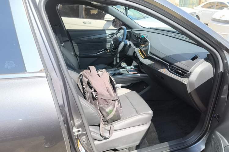 Used CHANGAN OSHAN X5 PLUS 2023 Revised 1.5T DCT Excellence Edition Right Front Seat