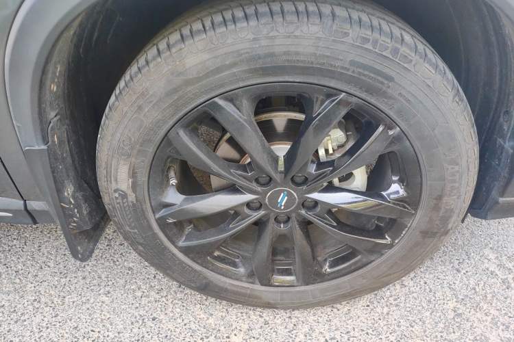 Used CHANGAN OSHAN X5 PLUS 2023 1.5T DCT Pioneer Edition Right Front Wheel Hub