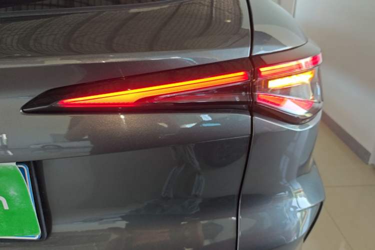 Used CHANGAN OSHAN X5 PLUS 2023 Revised Version 1.5T DCT Navigation Edition Right Rear Taillight