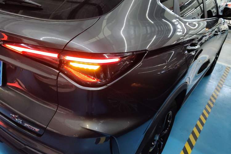 Used CHANGAN OSHAN X5 PLUS 2023 Revised 1.5T DCT Pioneer Edition Right Rear Taillight