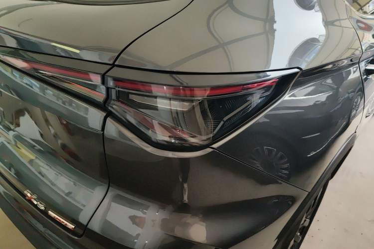 Used CHANGAN OSHAN X5 PLUS 2023 1.5T DCT Excellence Edition Right Rear Taillight