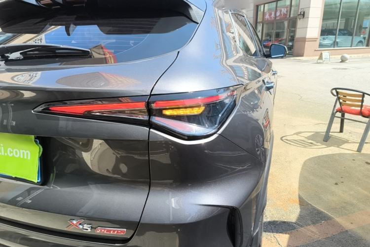 Used CHANGAN OSHAN X5 PLUS 2023 Revised 1.5T DCT Excellence Edition Right Rear Taillight