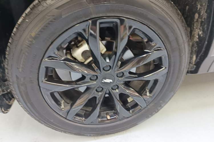 Used CHANGAN OSHAN X5 PLUS 2023 1.5T DCT Excellence Edition Right Rear Wheel Hub