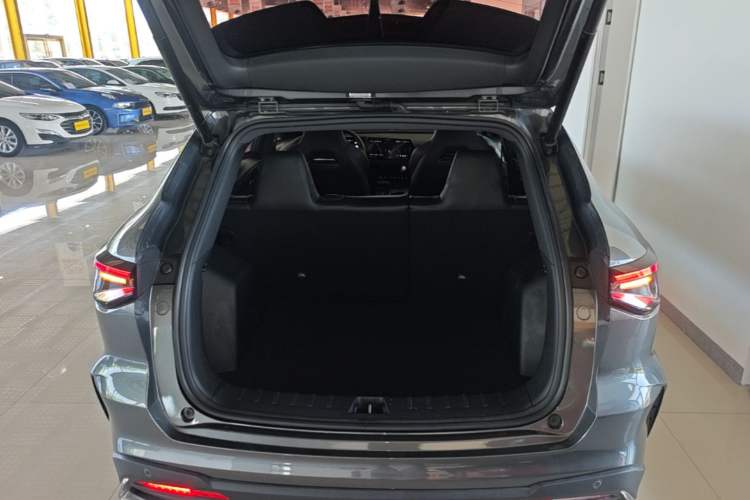 Used CHANGAN OSHAN X5 PLUS 2023 Revised Version 1.5T DCT Navigation Edition Trunk