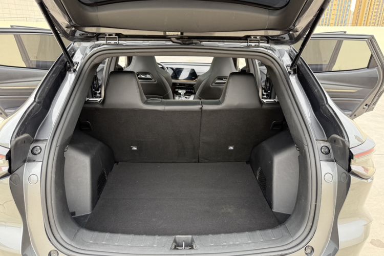 Used CHANGAN OSHAN X5 PLUS 2023 Revised 1.5T DCT Pioneer Edition Trunk
