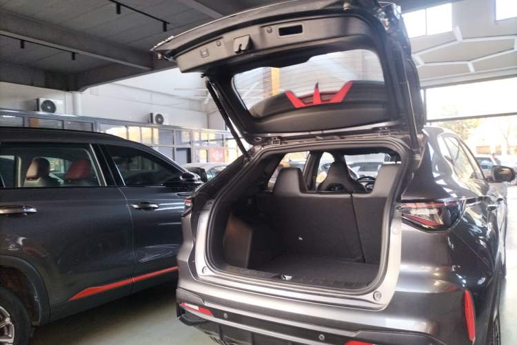 Used CHANGAN OSHAN X5 PLUS 2023 Revised Version 1.5T DCT Navigation Edition Trunk