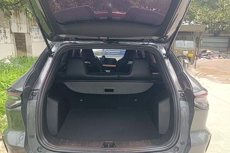 Used CHANGAN OSHAN X5 PLUS 2023 Revised 1.5T DCT Pioneer Edition Trunk