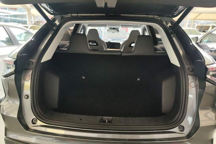 Used CHANGAN OSHAN X5 PLUS 2023 1.5T DCT Excellence Edition Trunk