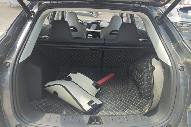 Used CHANGAN OSHAN X5 PLUS 2023 1.5T DCT Smart & Fun AI Edition Trunk