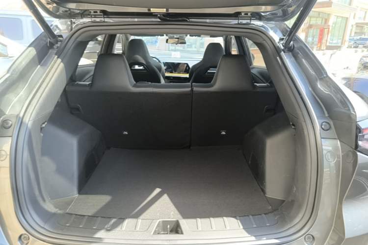 Used CHANGAN OSHAN X5 PLUS 2023 Revised 1.5T DCT Excellence Edition Trunk