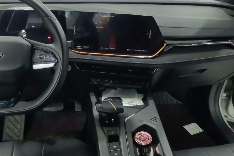 Used CHANGAN OSHAN X5 PLUS 2023 1.5T DCT Excellence Edition Audio And AC Panel