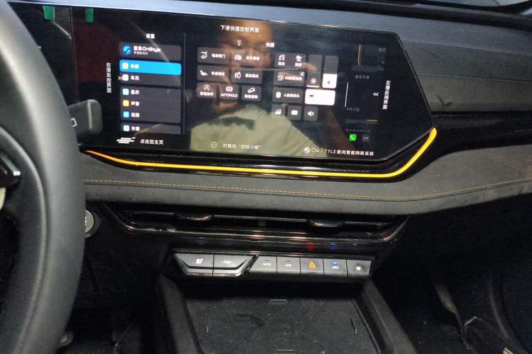 Used CHANGAN OSHAN X5 PLUS 2023 Revised 1.5T DCT Smart & Fun AI Edition Audio And AC Panel