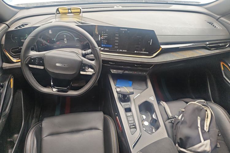Used CHANGAN OSHAN X5 PLUS 2023 1.5T DCT Excellence Edition Center Console