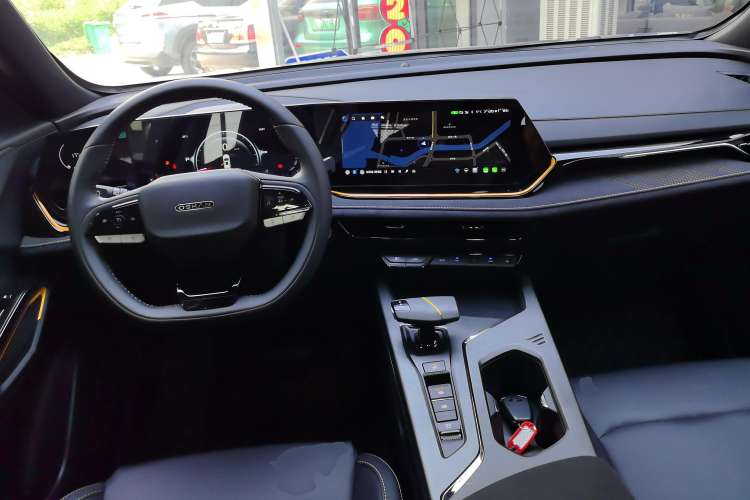 Used CHANGAN OSHAN X5 PLUS 2023 1.5T DCT Excellence Edition Center Console