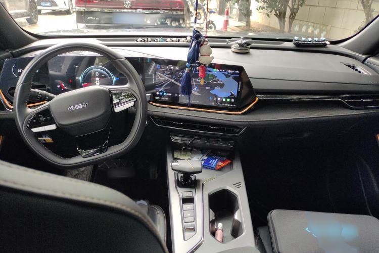 Used CHANGAN OSHAN X5 PLUS 2023 1.5T DCT Excellence Edition Center Console