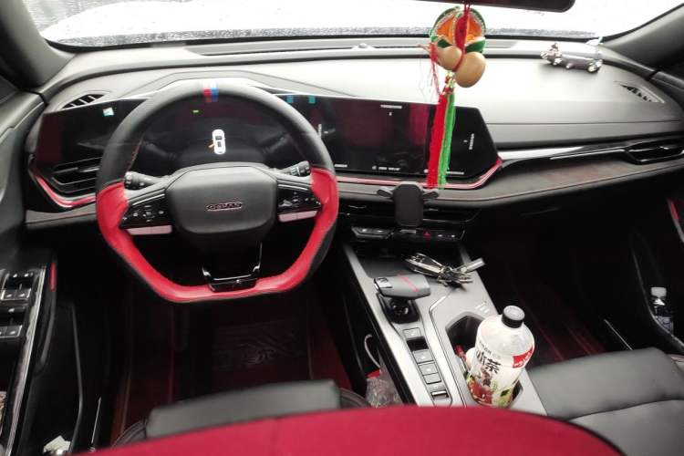 Used CHANGAN OSHAN X5 PLUS 2023 Revised Version 1.5T DCT Navigation Edition Center Console