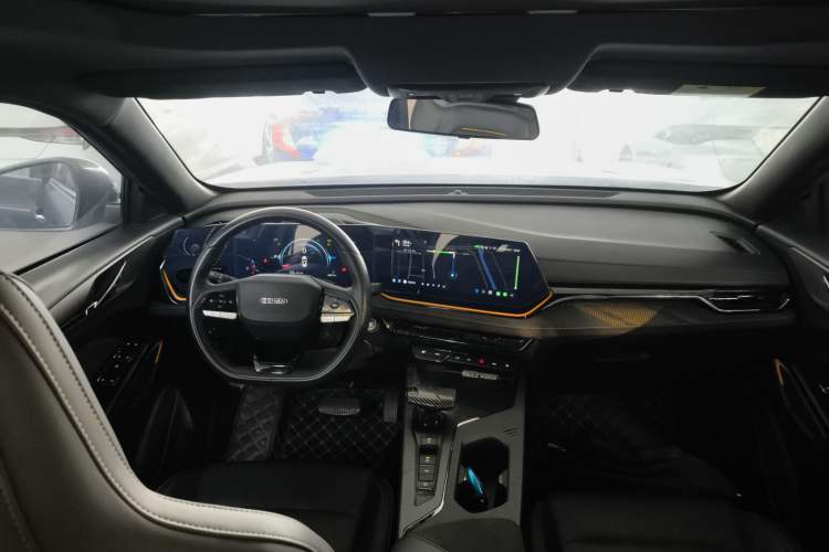 Used CHANGAN OSHAN X5 PLUS 2023 1.5T DCT Excellence Edition Center Console