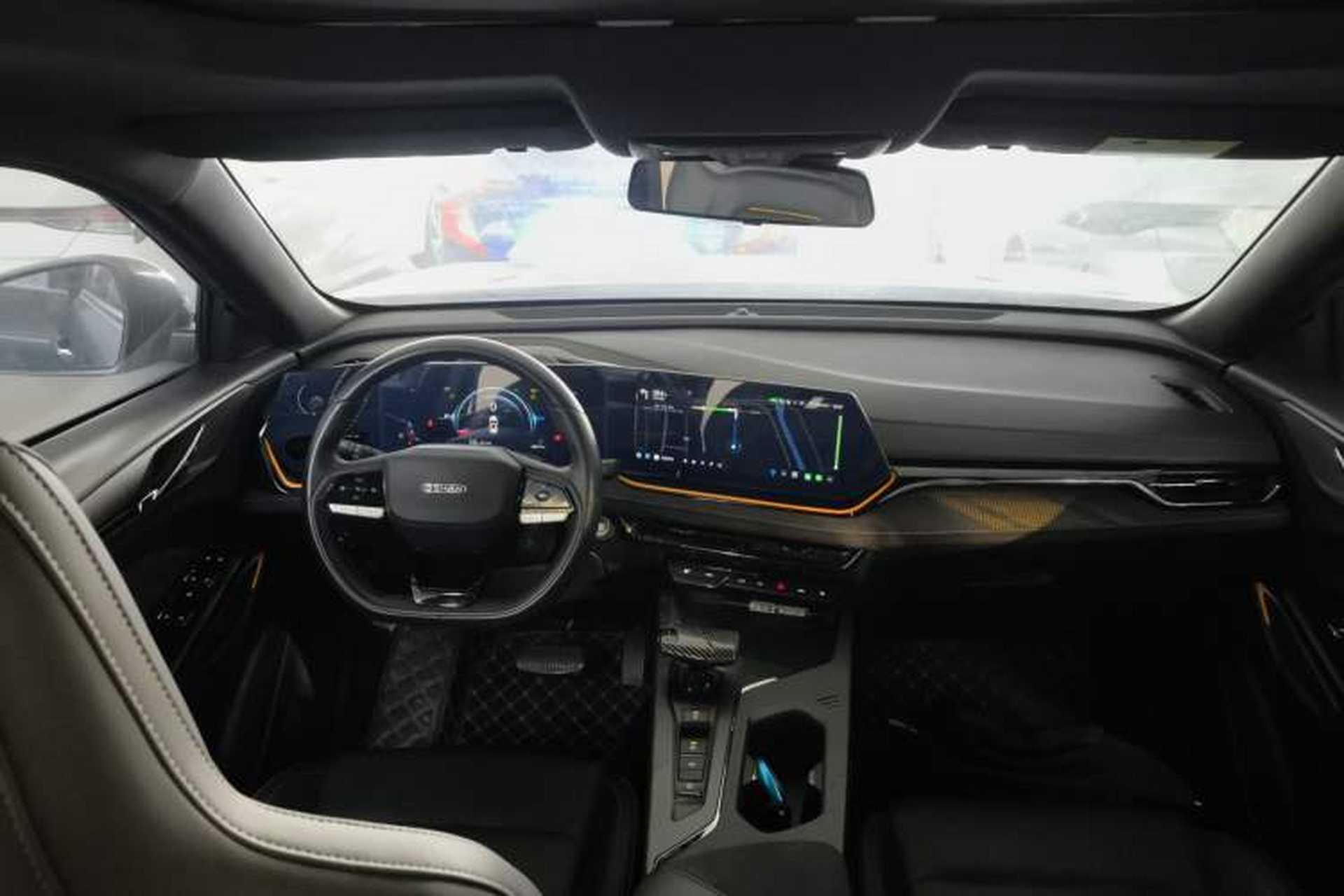 Used CHANGAN OSHAN X5 PLUS 2023 1.5T DCT Excellence Edition Center Console